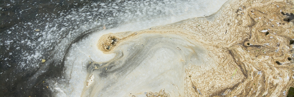 muestra de agua con aceite